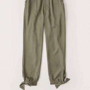 Abercrombie & Fitch Taper Hem Pants Small NWT